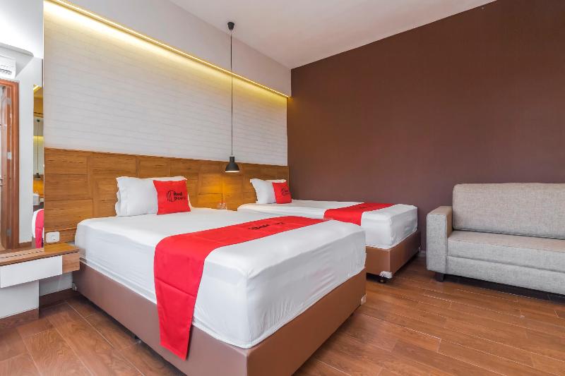 RedDoorz Plus @ CBD Bintaro - Oda