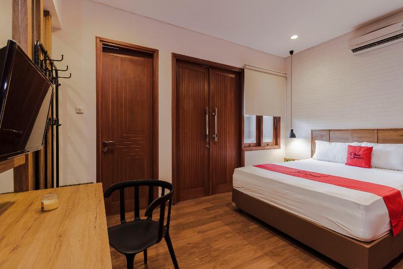 RedDoorz Plus @ CBD Bintaro - Oda