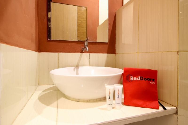 RedDoorz Plus @ Jalan Damai 2 - Oda