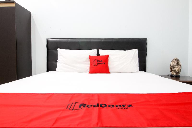 RedDoorz Plus @ Timoho - Oda