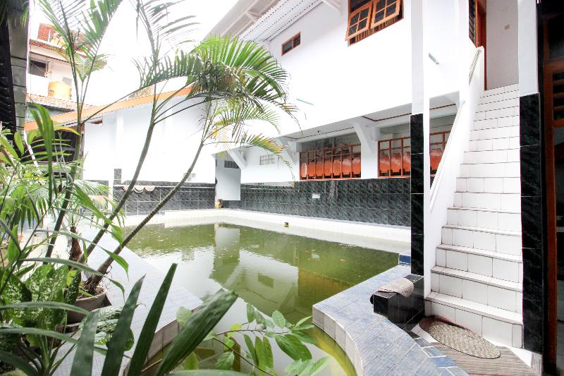 RedDoorz Plus near Alun Alun Selatan - Genel
