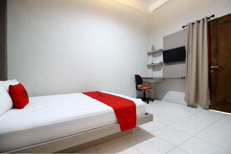 RedDoorz Plus near UPN Jogjakarta 2 - Oda