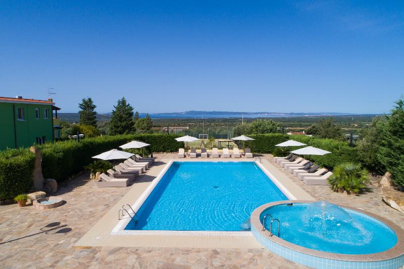 Lu' Hotel Porto Pino - Havuz