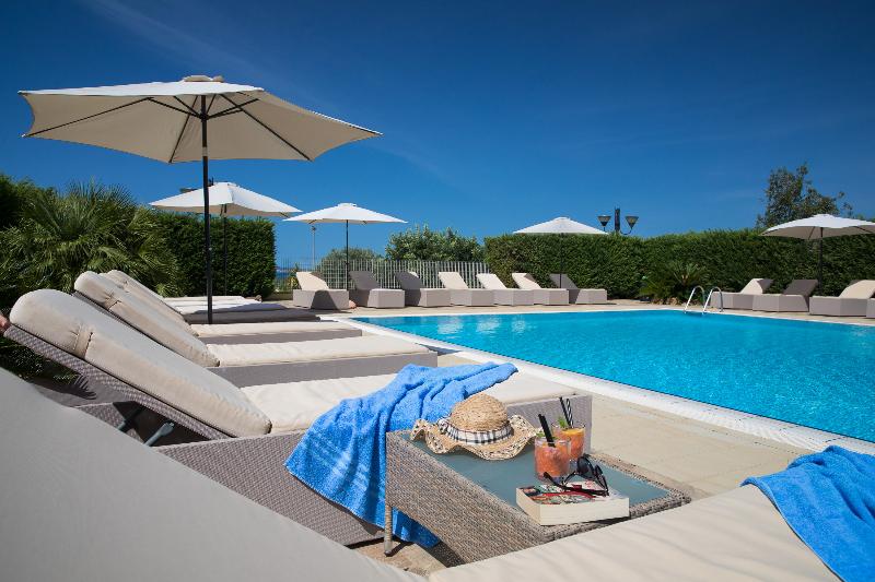 Lu' Hotel Porto Pino - Havuz