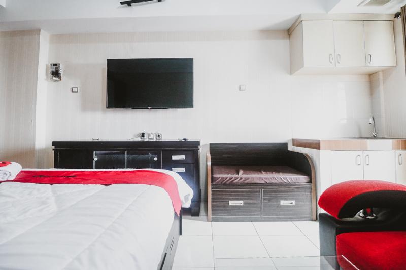 RedDoorz Apartment @ Green Lake View Ciputat - Oda