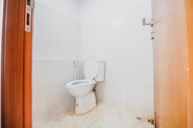RedDoorz Apartment @ Green Lake View Ciputat - Oda