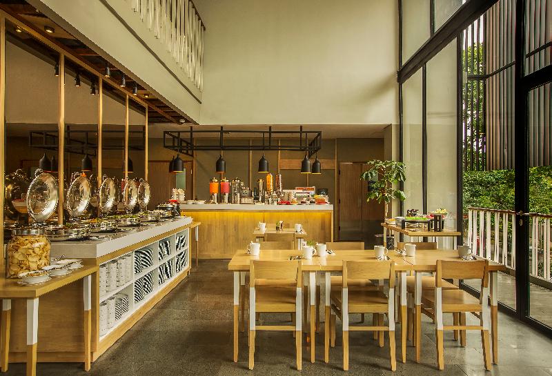 Up Peak Hotel Simpang Lima Semarang - Restoran