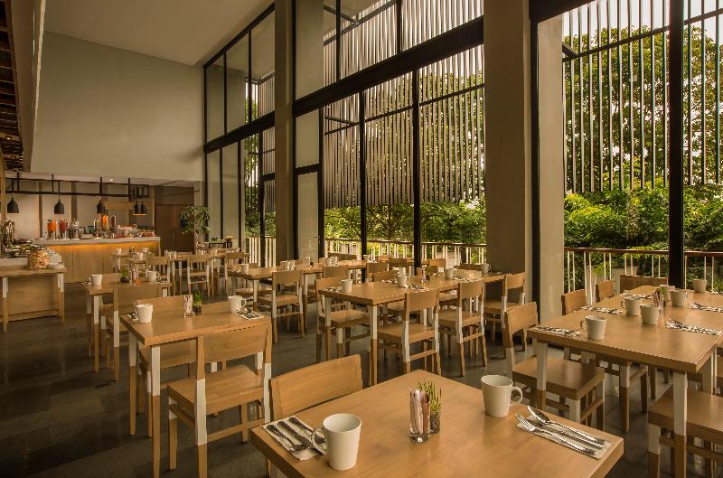 Up Peak Hotel Simpang Lima Semarang - Restoran