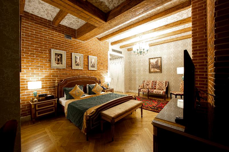 Sapphire Bayil - Oda