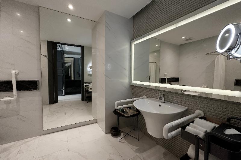 Wyndham Grand Nai Harn Beach Phuket - Oda