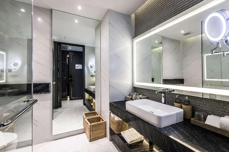 Wyndham Grand Nai Harn Beach Phuket - Oda