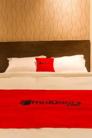 RedDoorz Plus @ Dipatiukur otel fotoğrafı