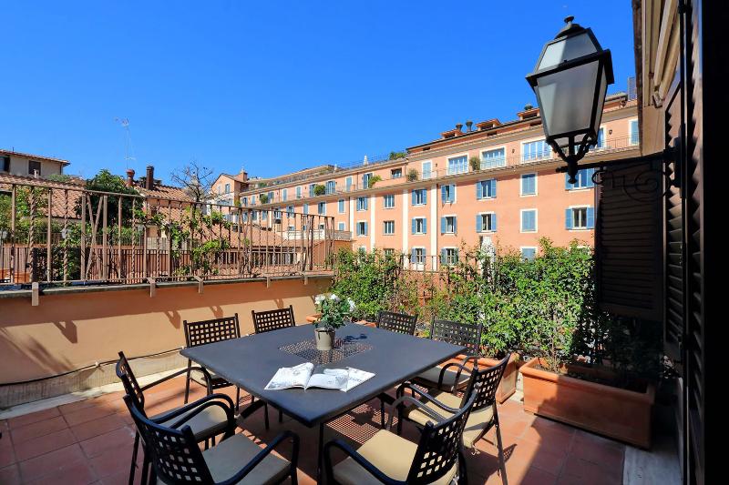 Piazzetta Margutta - Genel