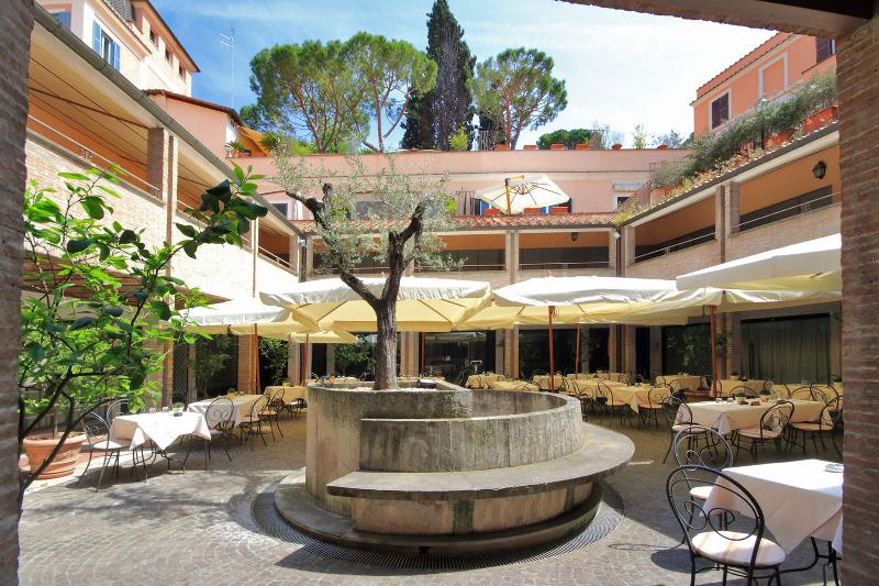 Piazzetta Margutta - Genel