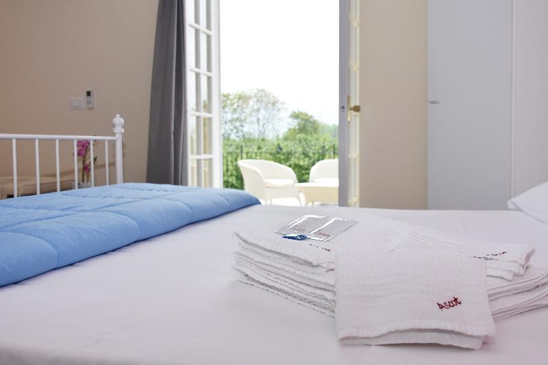 Ascot Hotel - Oda