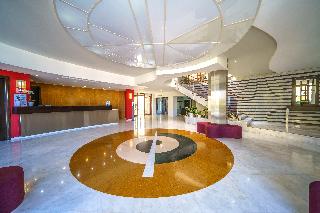 Macaris Suites & Spa