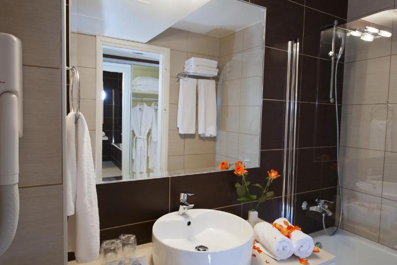 Grand Hotel Holiday Resort - Oda