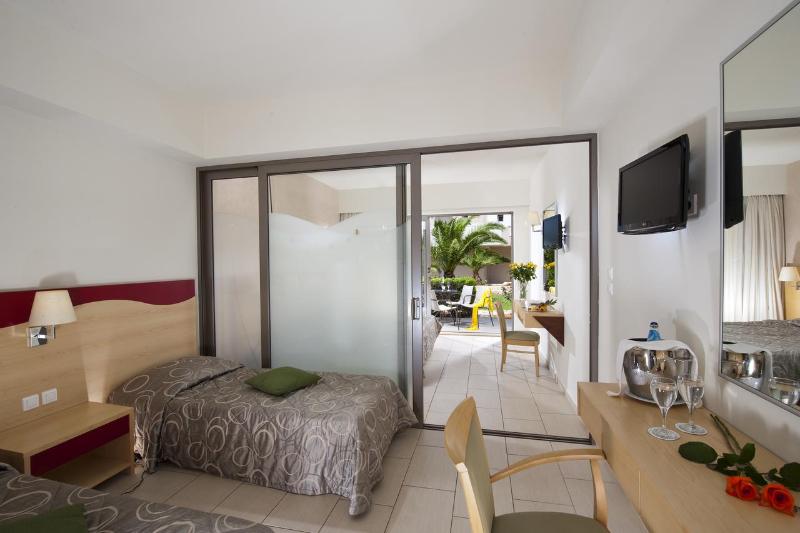 Grand Hotel Holiday Resort - Oda