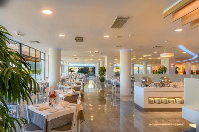 Grand Hotel Holiday Resort - Restoran