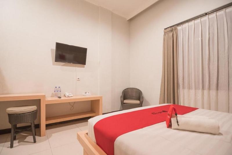 RedDoorz @ Sersan Bajuri Atas - Oda