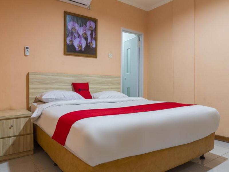 RedDoorz near Istana Plaza 2 - Oda