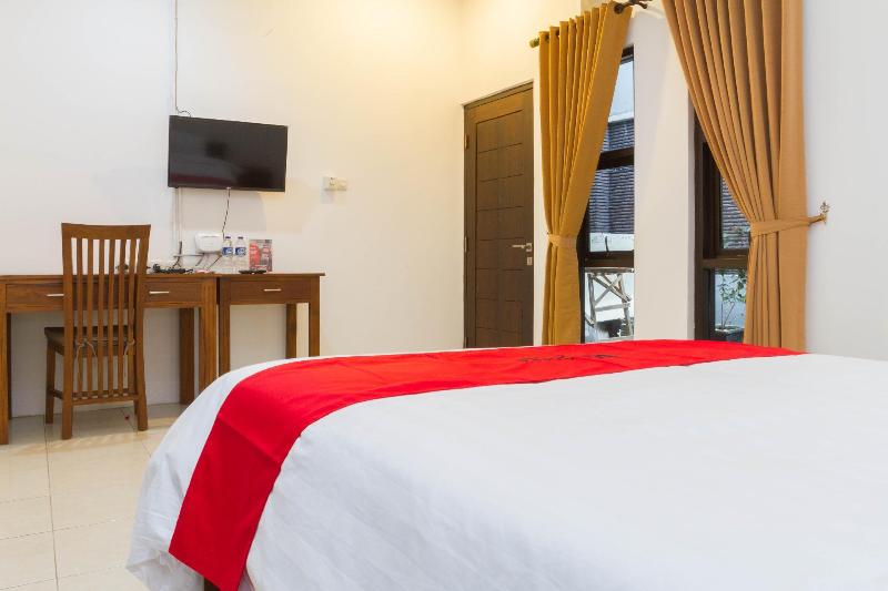RedDoorz near Jatinangor Town Square - Oda
