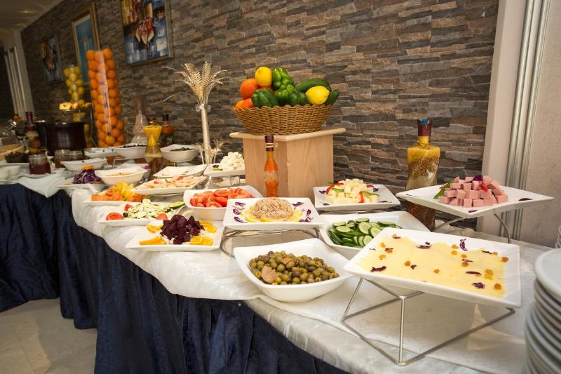 Lahoya Hotel Suites - Restoran