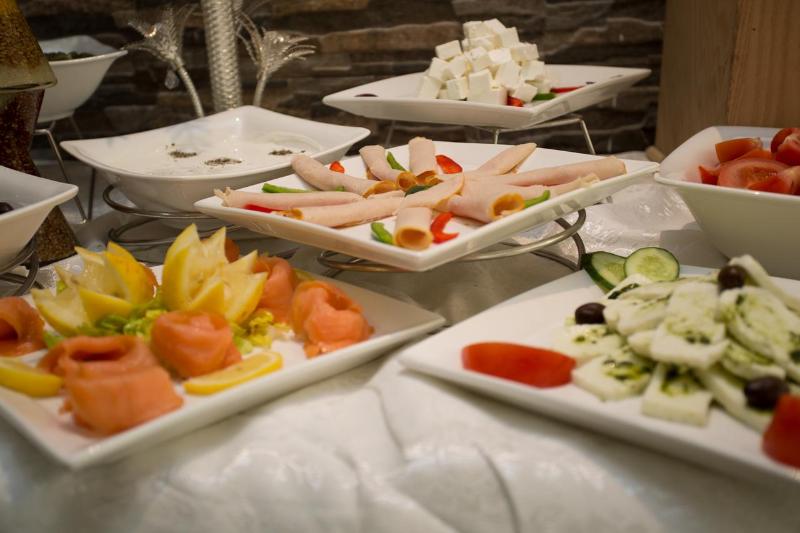 Lahoya Hotel Suites - Restoran