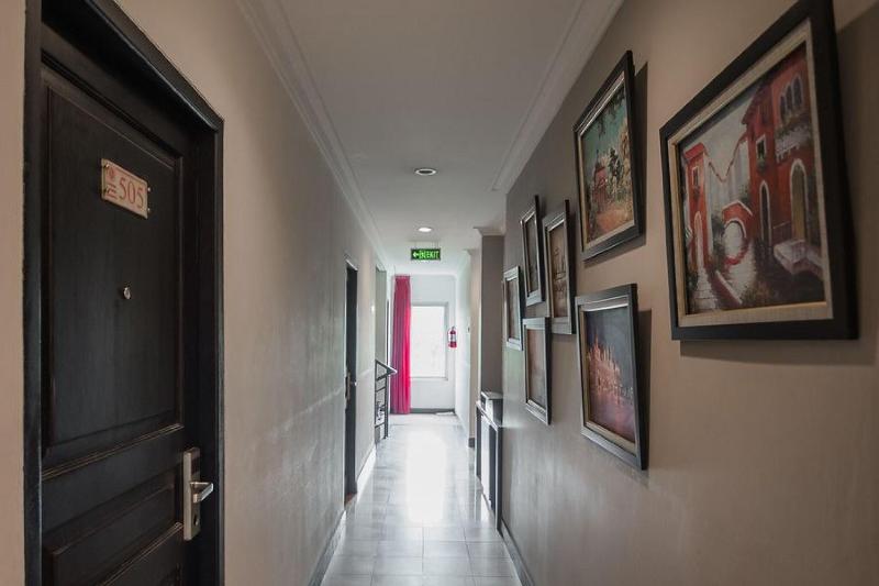 RedDoorz Plus near Mangga Besar Station 2 - Lobi