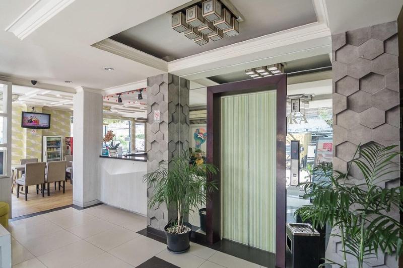 RedDoorz Plus near Mangga Besar Station 2 - Lobi