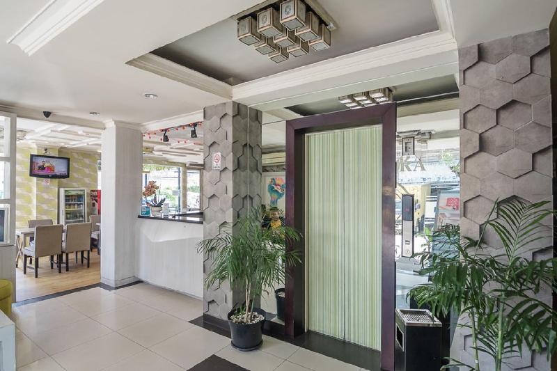 RedDoorz Plus near Mangga Besar Station 2 - Lobi