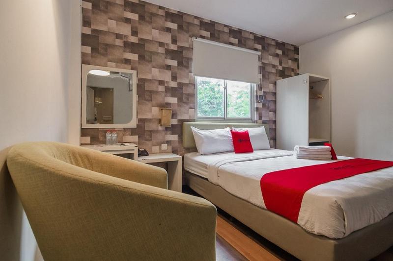 RedDoorz Plus near Mangga Besar Station 2 - Oda