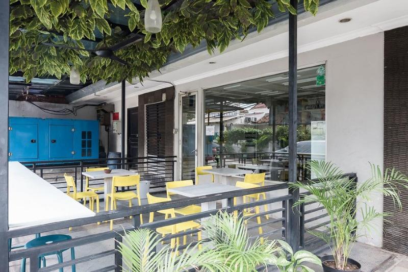 RedDoorz Plus near Mangga Besar Station 2 - Restoran