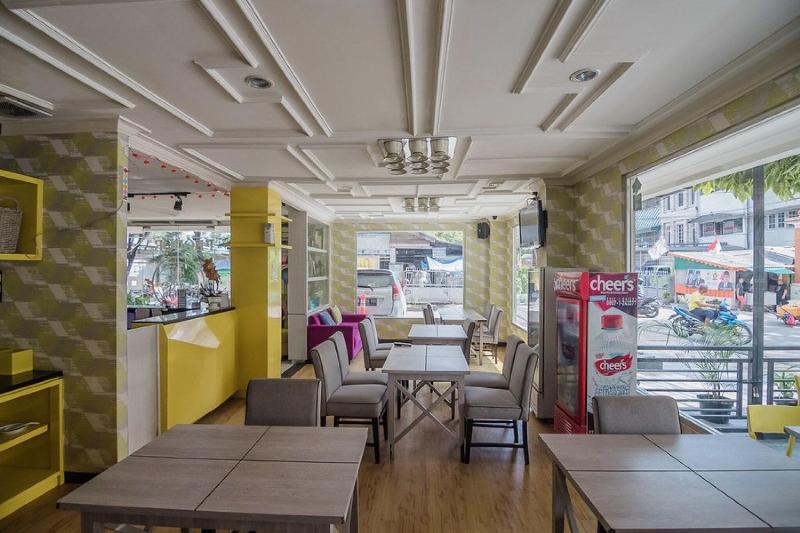 RedDoorz Plus near Mangga Besar Station 2 - Restoran