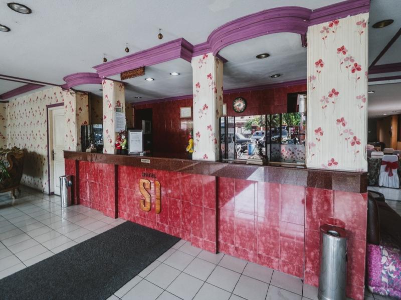 RedDoorz Plus near RSCM Jakarta - Lobi