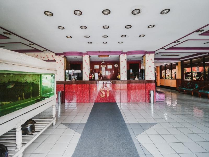 RedDoorz Plus near RSCM Jakarta - Lobi