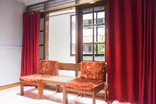 RedDoorz Plus near RSCM Jakarta fotoÄŸrafÄ±