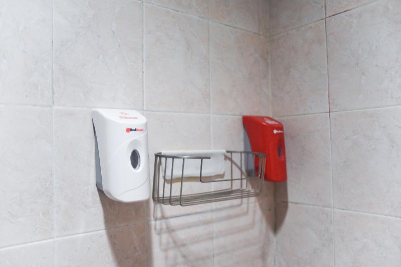 RedDoorz Plus near RSCM Jakarta - Oda