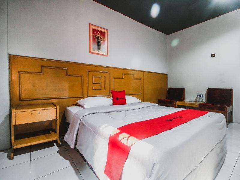 RedDoorz Plus near RSCM Jakarta - Oda