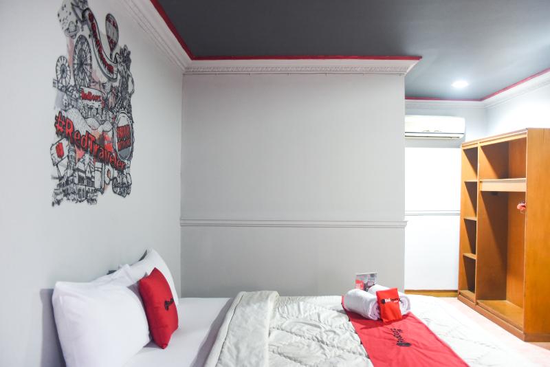 RedDoorz Plus near RSCM Jakarta - Oda
