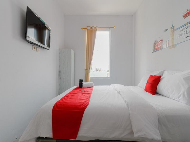 RedDoorz Plus near Taman Rasuna Menteng - Oda