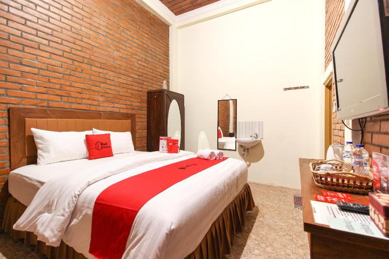 RedDoorz near AMIKOM Yogyakarta 2 - Oda