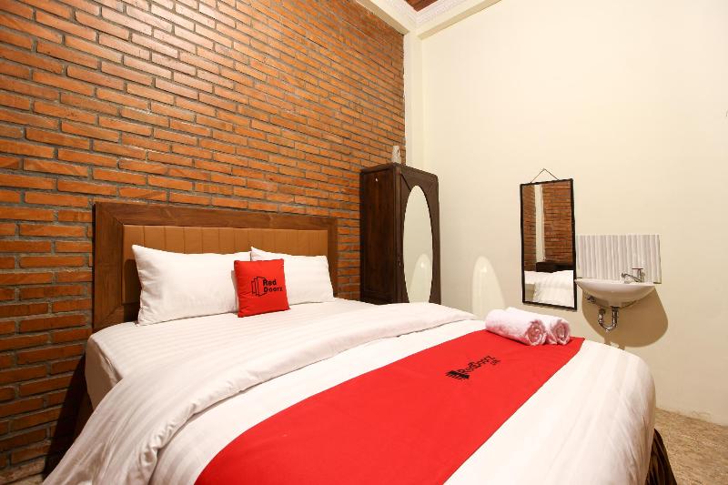 RedDoorz near AMIKOM Yogyakarta 2 - Oda