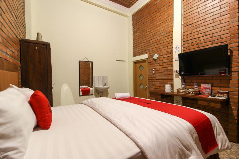 RedDoorz near AMIKOM Yogyakarta 2 - Oda