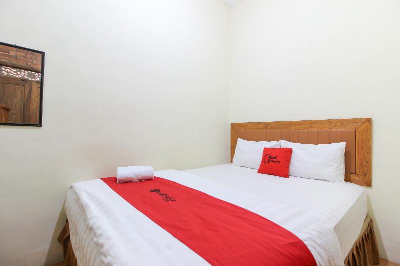 RedDoorz near AMIKOM Yogyakarta 2 - Oda