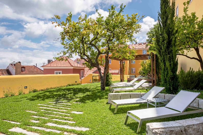 Tandem Palacio Alfama Suites - Havuz