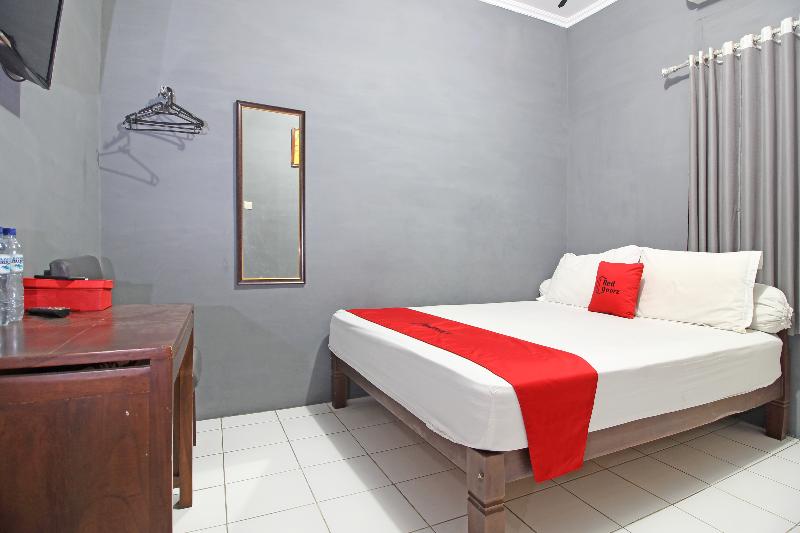 RedDoorz near Terminal Condong Catur - Oda