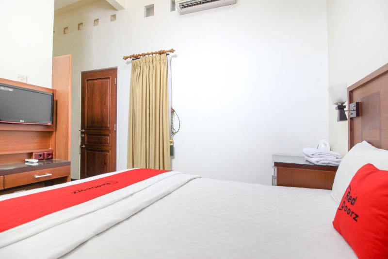 RedDoorz Plus @ Tegal Panggung - Oda