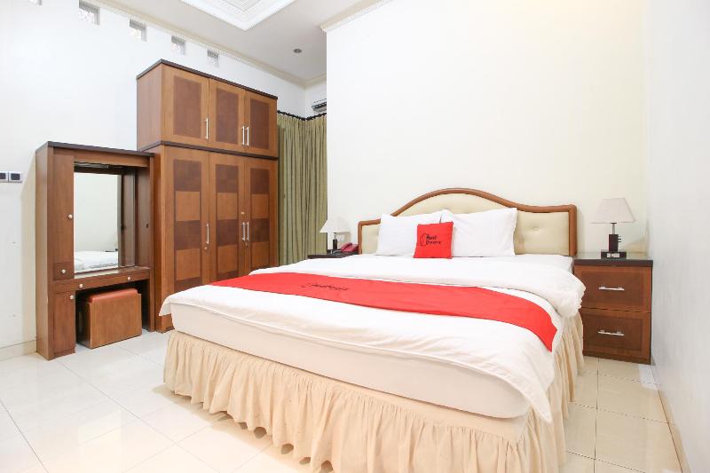 RedDoorz Plus @ Tegal Panggung - Oda