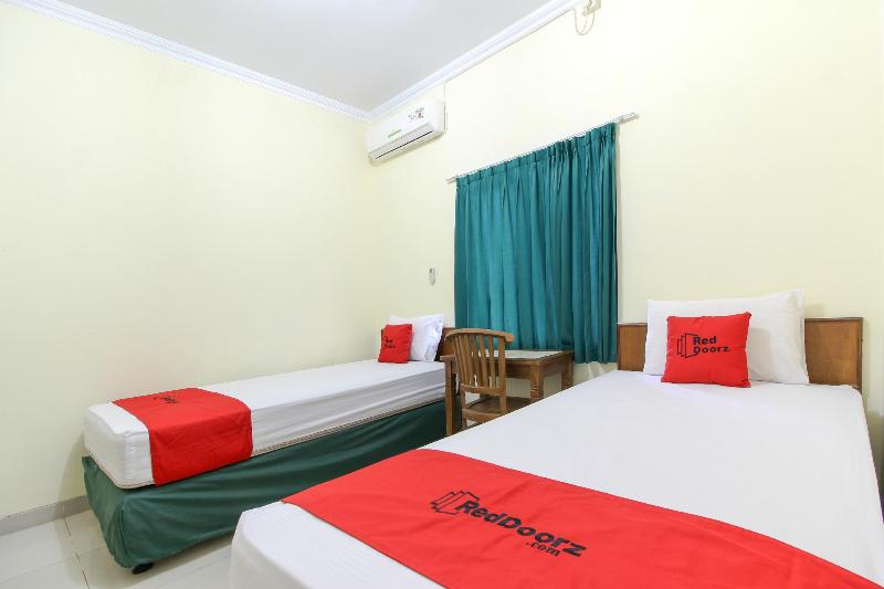 RedDoorz near Rumah Sakit Condong Catur - Oda